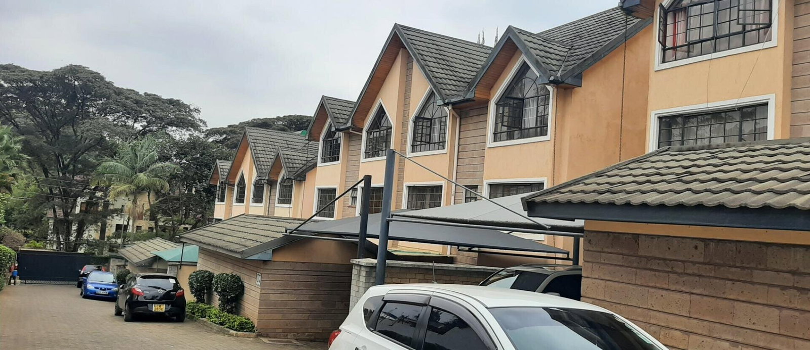Charming 5-Bed Townhouse with Walk-in Closets & Private Garden - Lavington