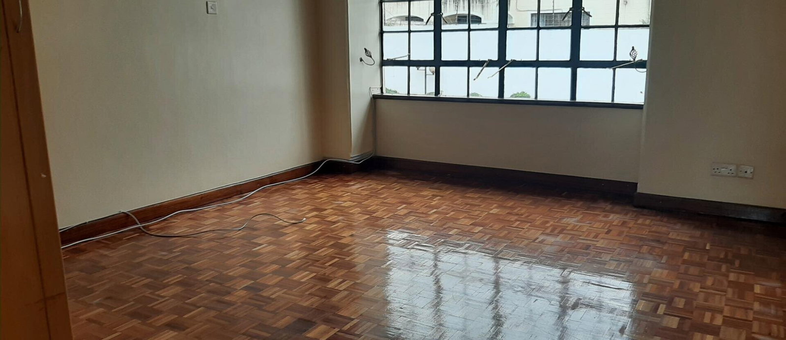 Charming 5-Bed Townhouse with Walk-in Closets & Private Garden - Lavington