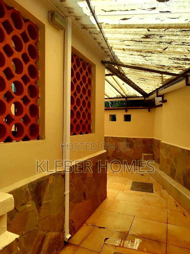 4bdrm Villa in Kiambu Road, Runda for rent