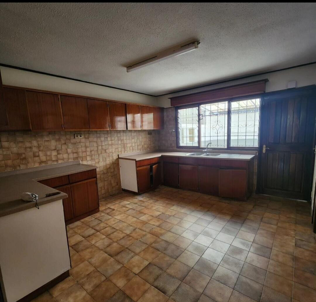 3BR Townhouse with DSQ & Play Area - Kileleshwa Gated Community
