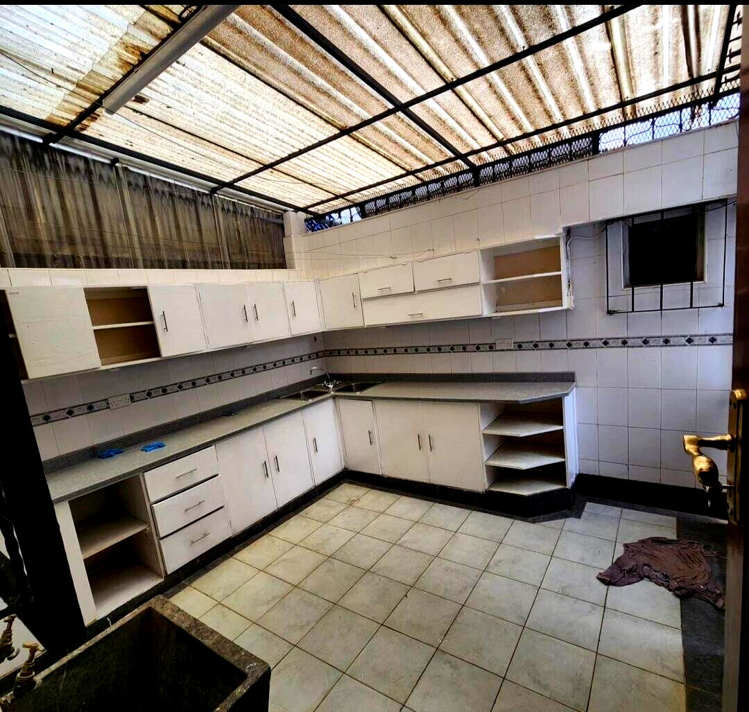3BR Townhouse with DSQ & Play Area - Kileleshwa Gated Community