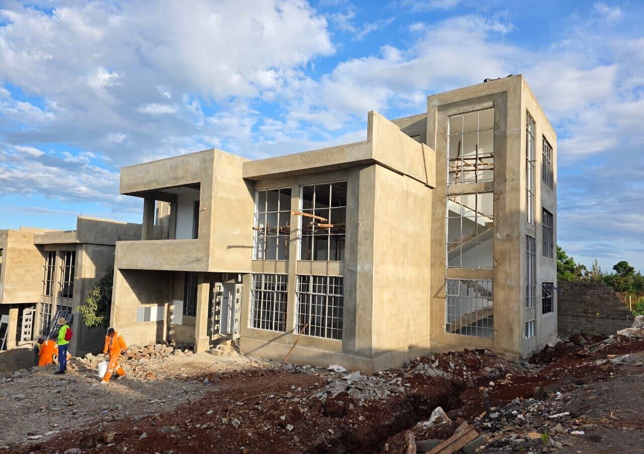 5BR Townhouse with Rooftop Terrace & DSQ - Ruiru Mugutha