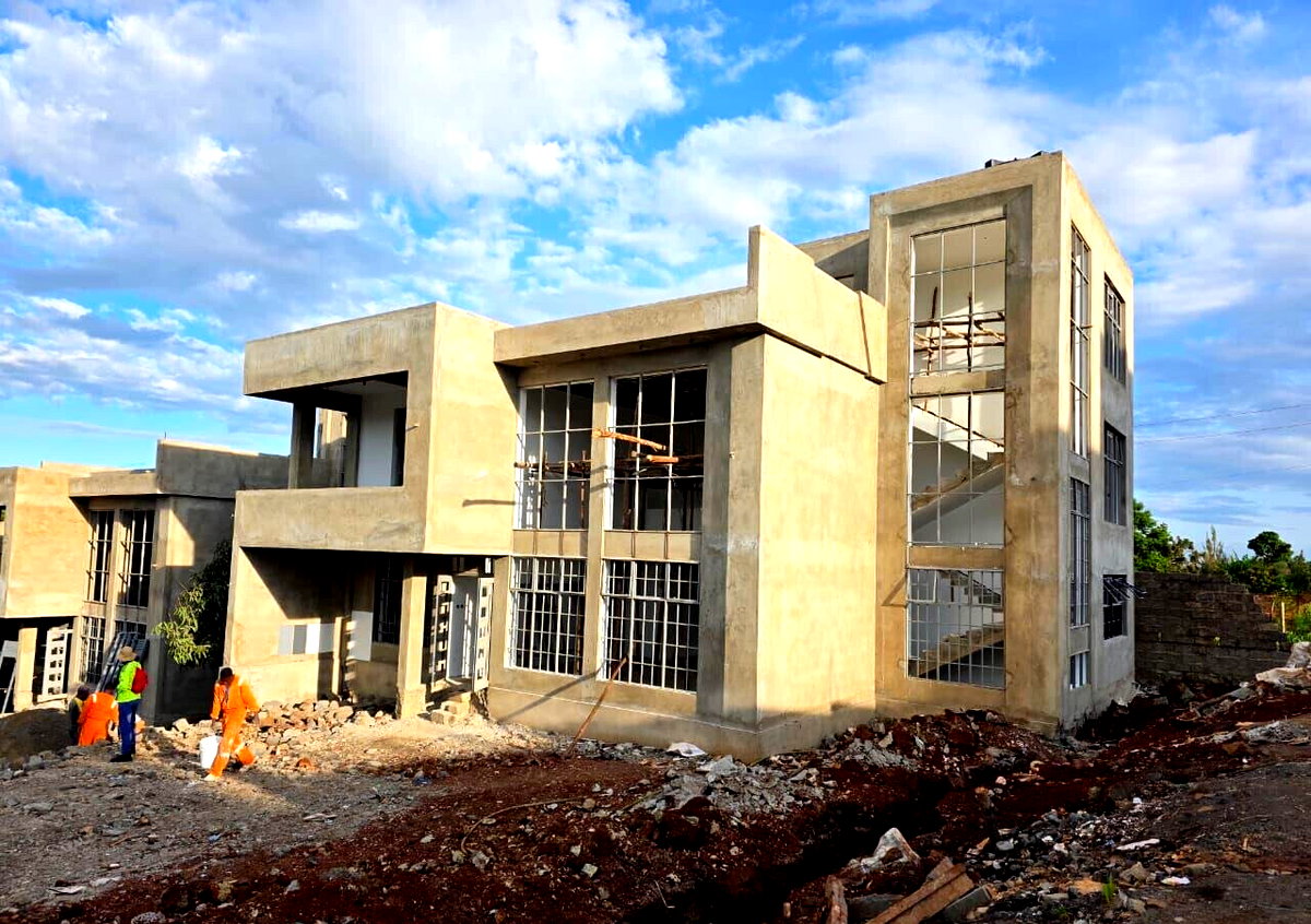 5BR Townhouse with Rooftop Terrace & DSQ - Ruiru Mugutha