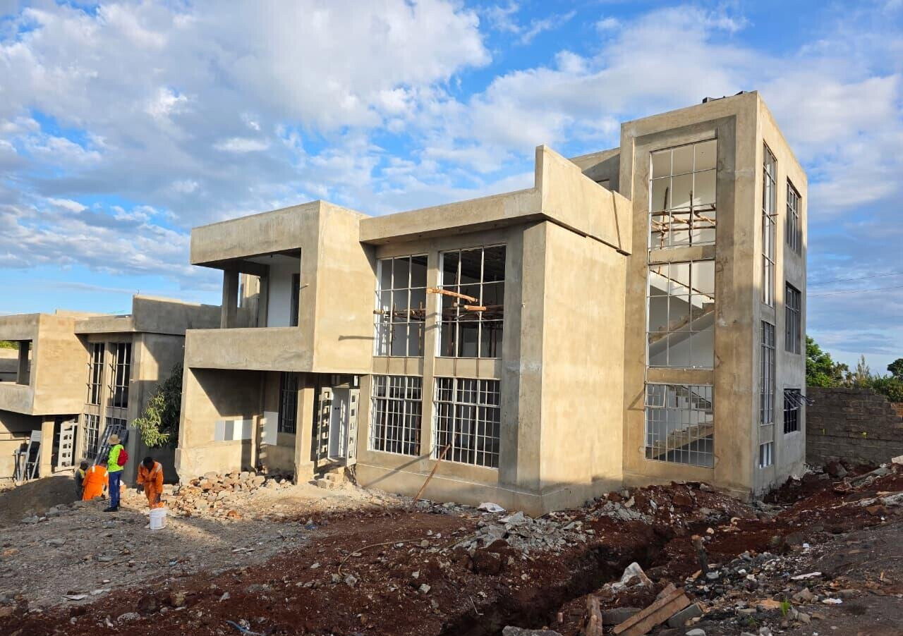 5BR Townhouse with Rooftop Terrace & DSQ - Ruiru Mugutha
