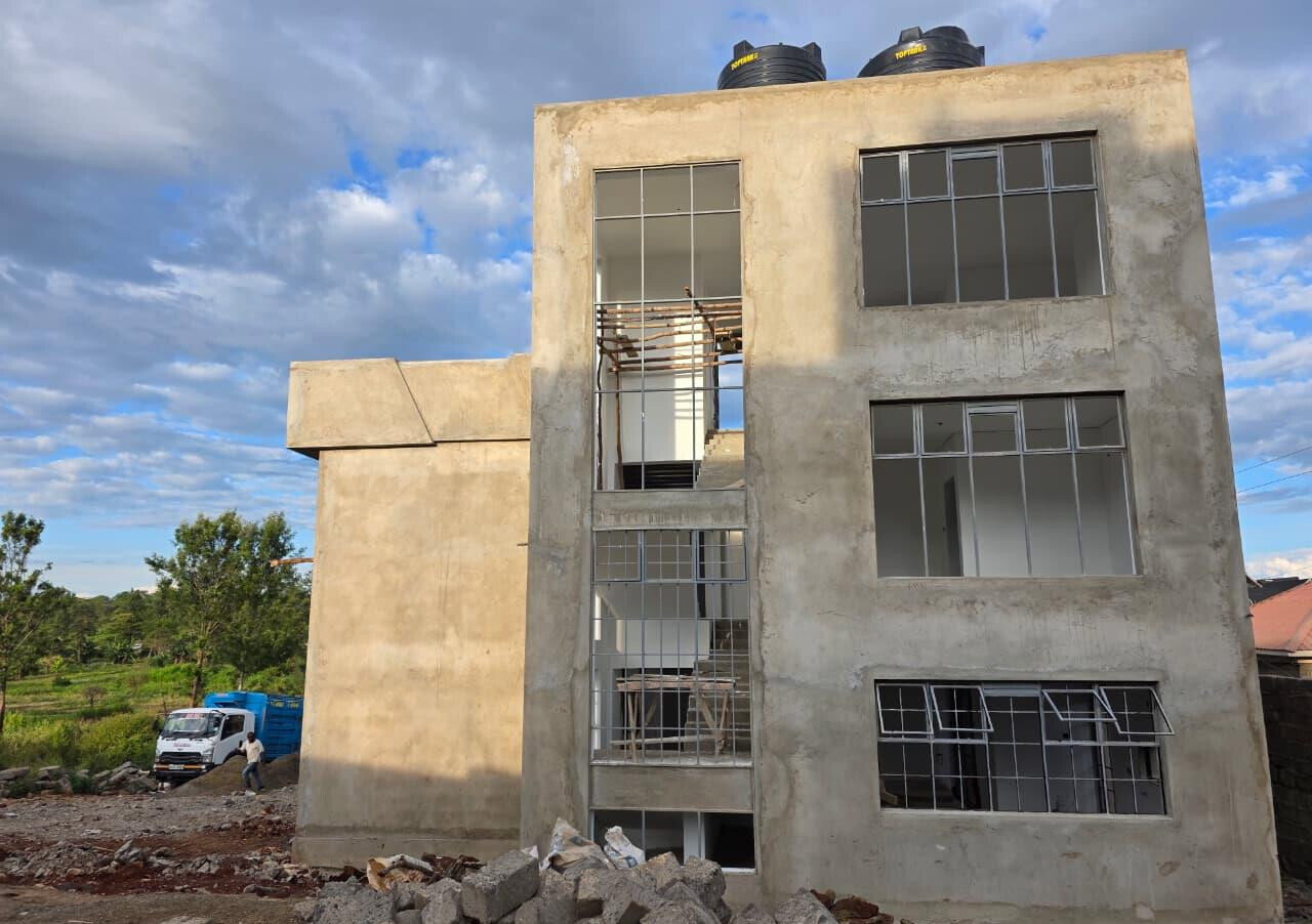 5BR Townhouse with Rooftop Terrace & DSQ - Ruiru Mugutha
