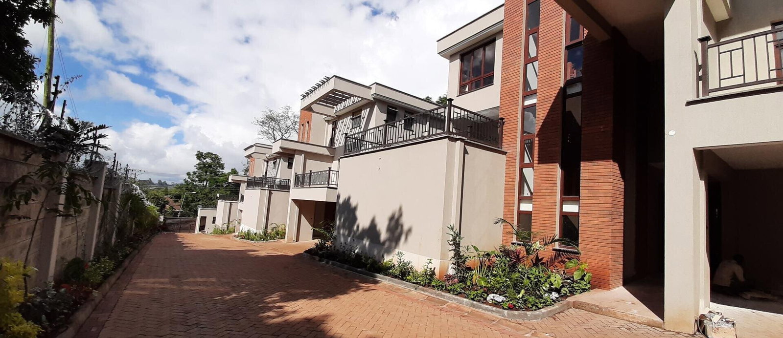 5-Ensuite Townhouse with Fireplace & Prayer Room - Lavington