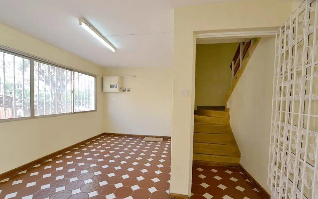 5-Bed Townhouse with DSQ in Secure Gated Community - Spring Valley