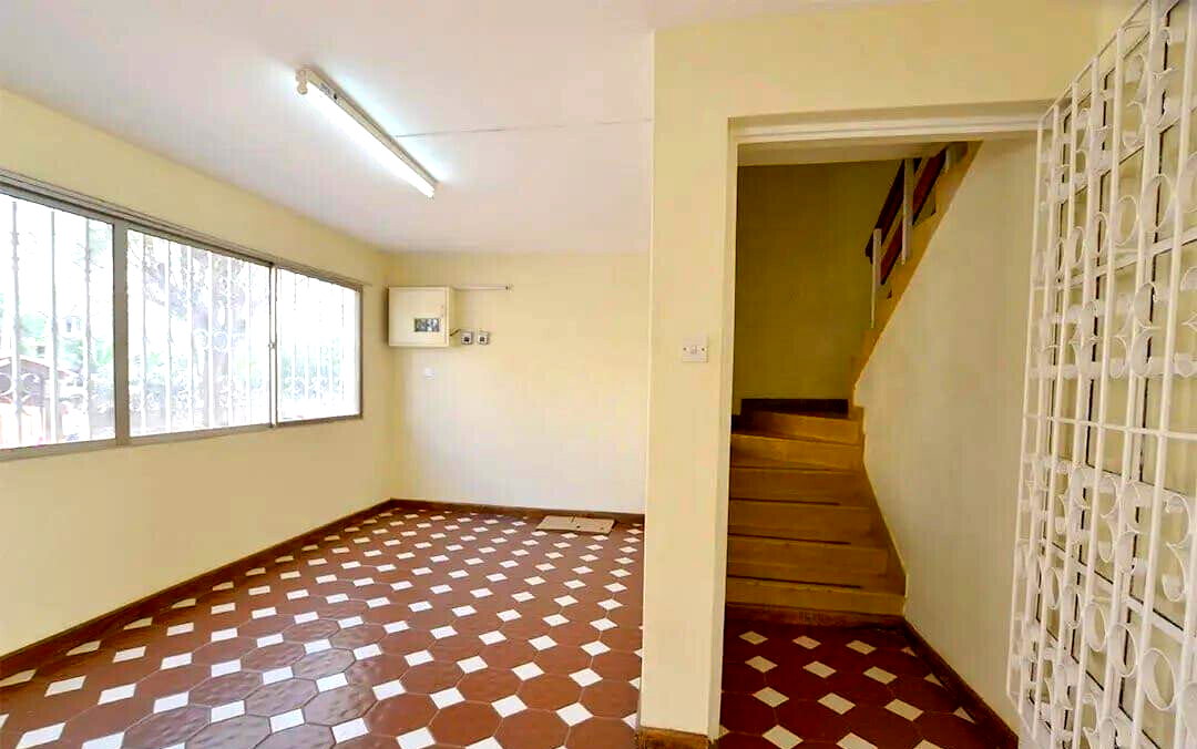5-Bed Townhouse with DSQ in Secure Gated Community - Spring Valley