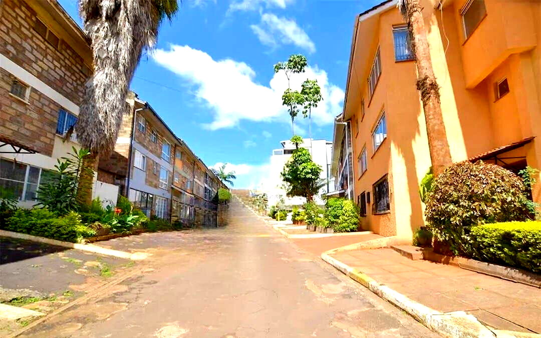 5-Bed Townhouse with DSQ in Secure Gated Community - Spring Valley