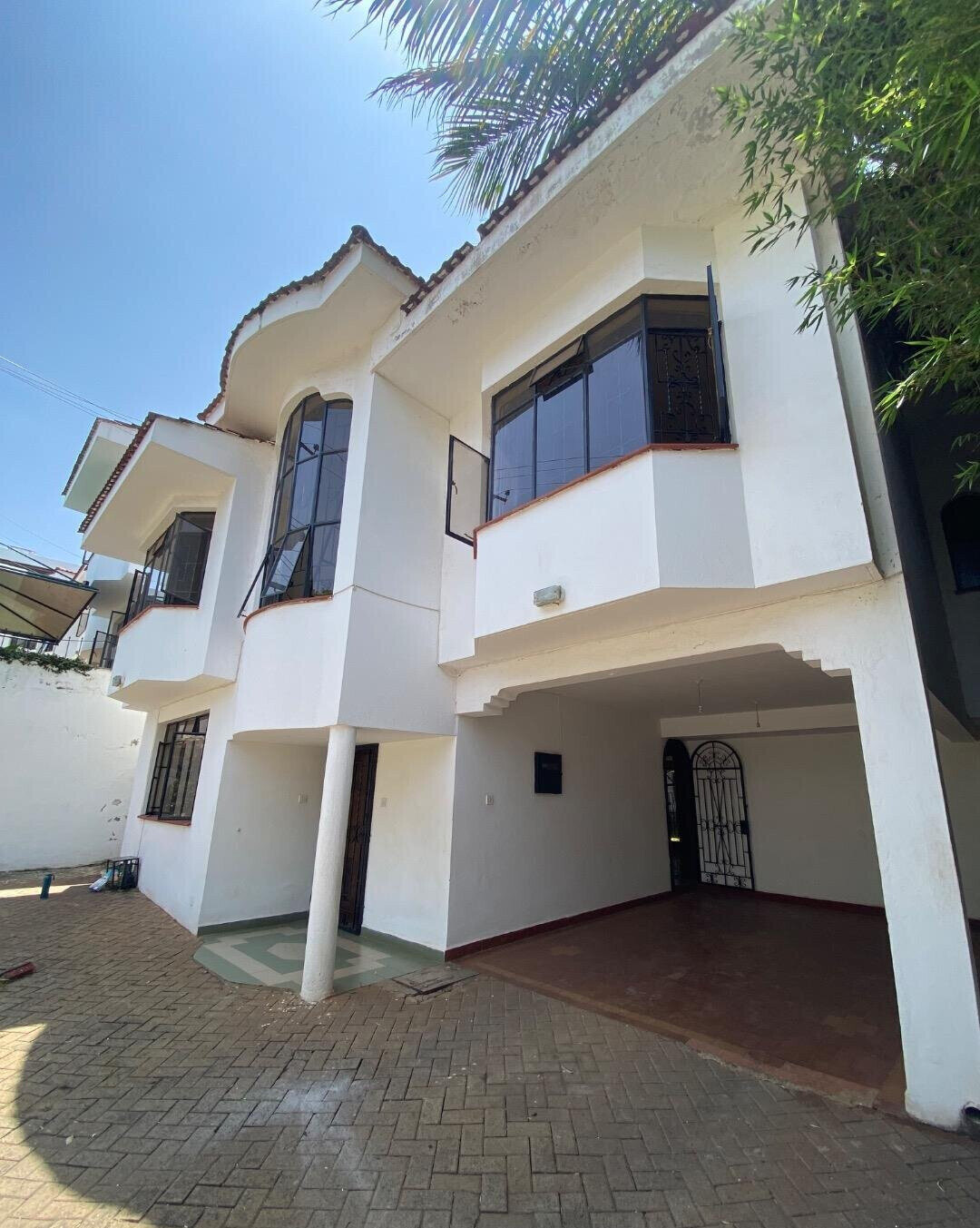 5BR Townhouse with Private Garden & Balcony – Riverside Gated Community