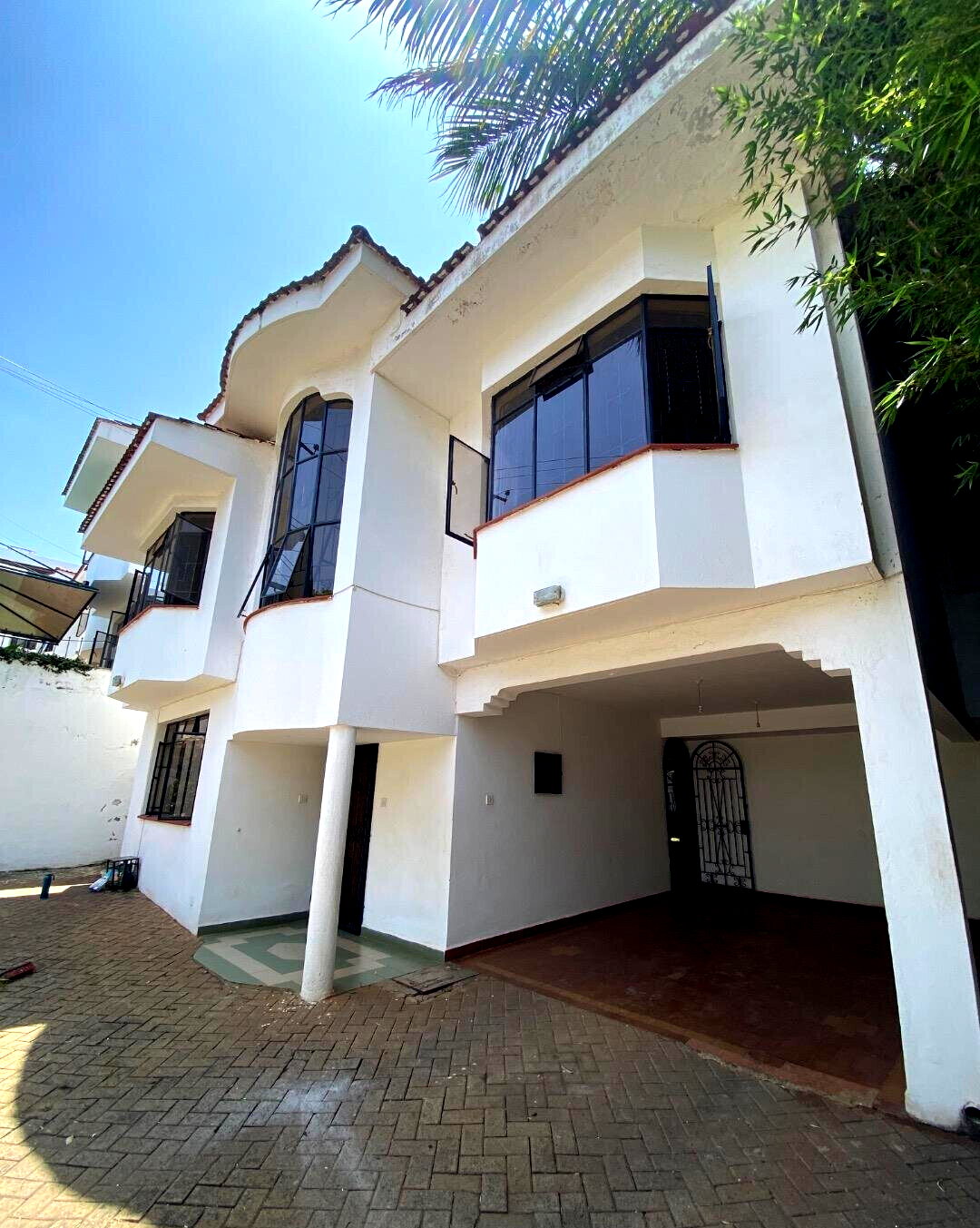 5BR Townhouse with Private Garden & Balcony – Riverside Gated Community