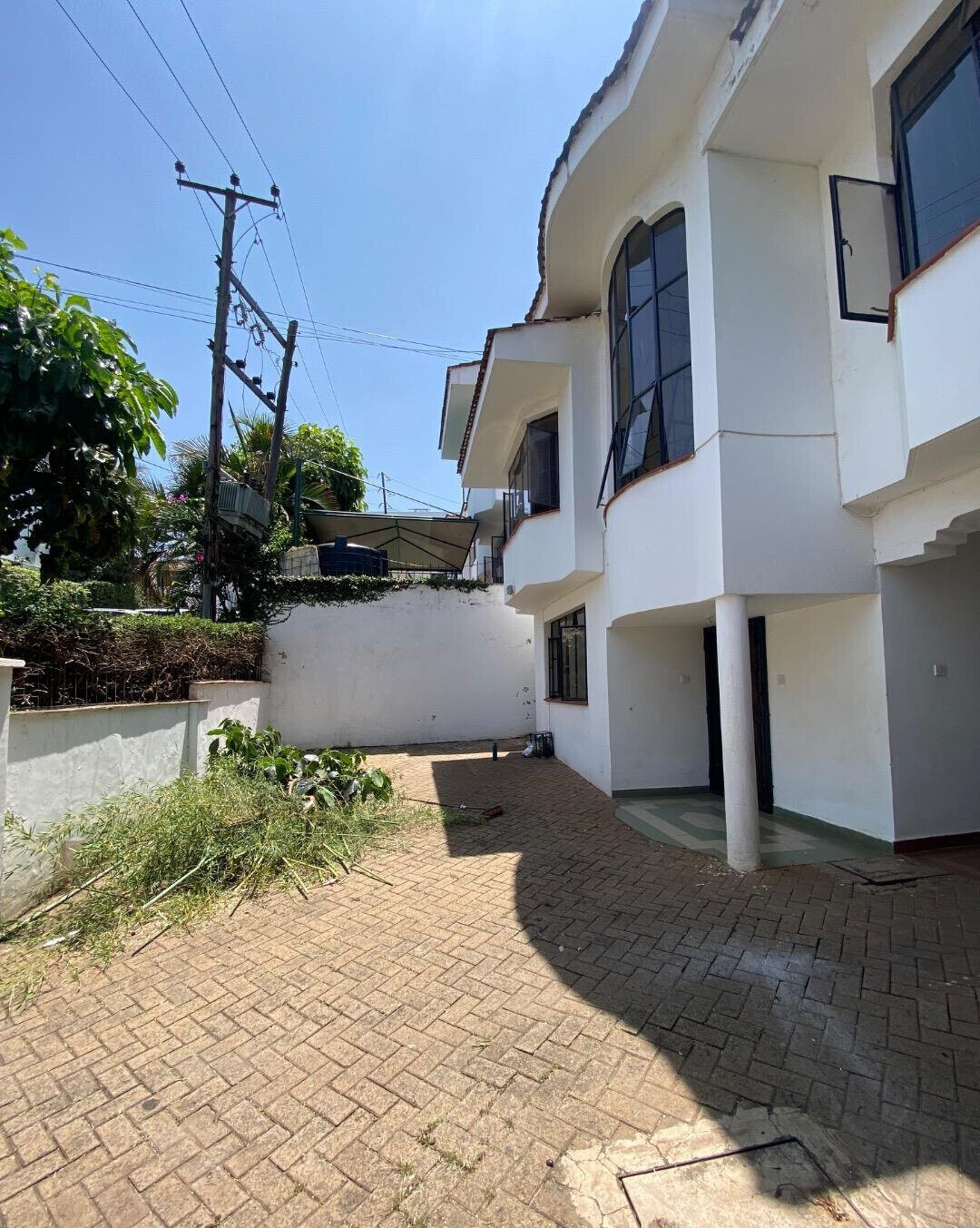 5BR Townhouse with Private Garden & Balcony – Riverside Gated Community