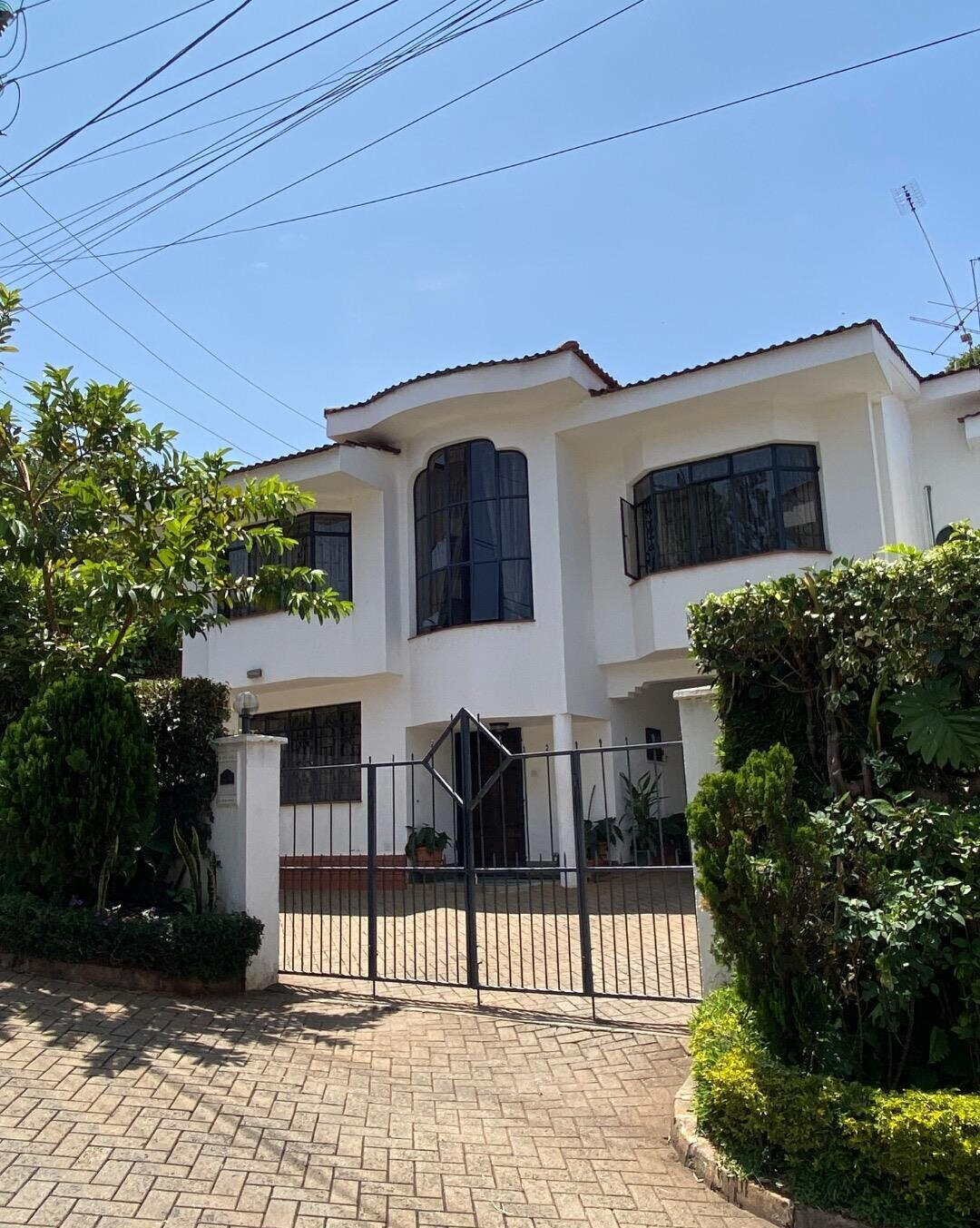 5BR Townhouse with Private Garden & Balcony – Riverside Gated Community