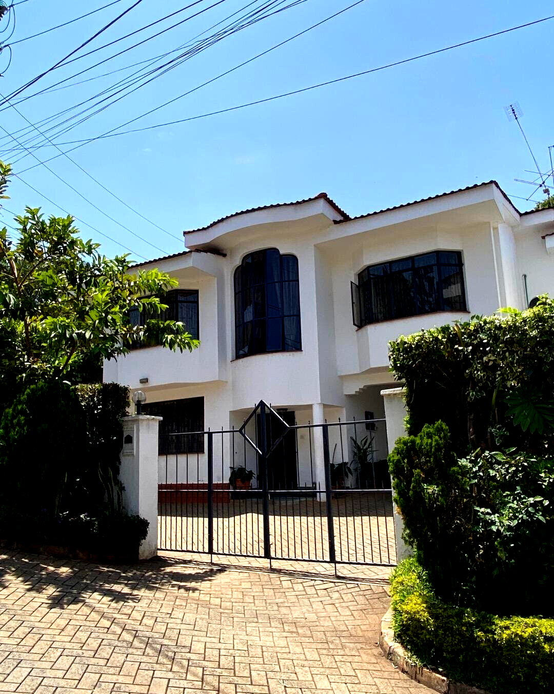 5BR Townhouse with Private Garden & Balcony – Riverside Gated Community