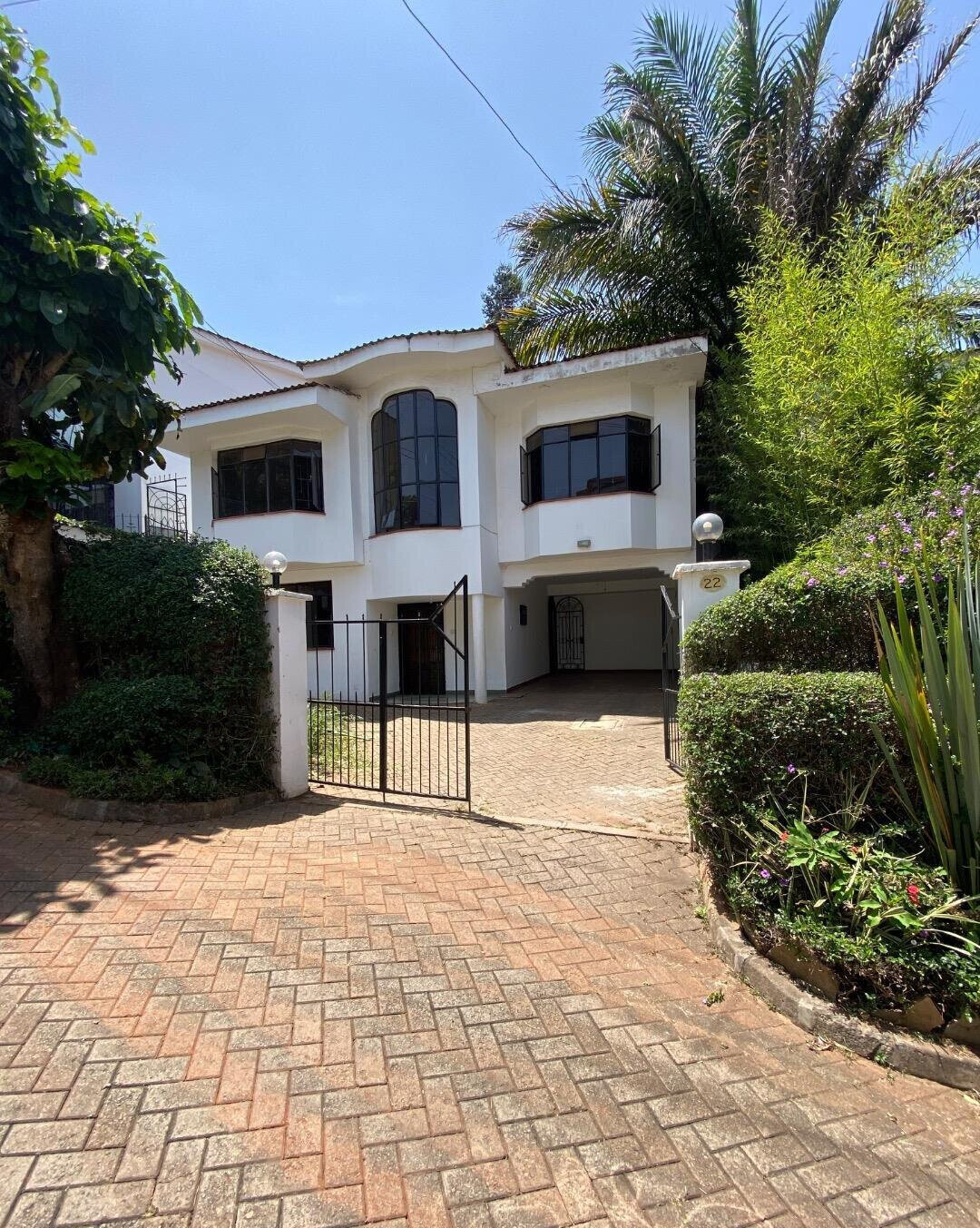 5BR Townhouse with Private Garden & Balcony – Riverside Gated Community