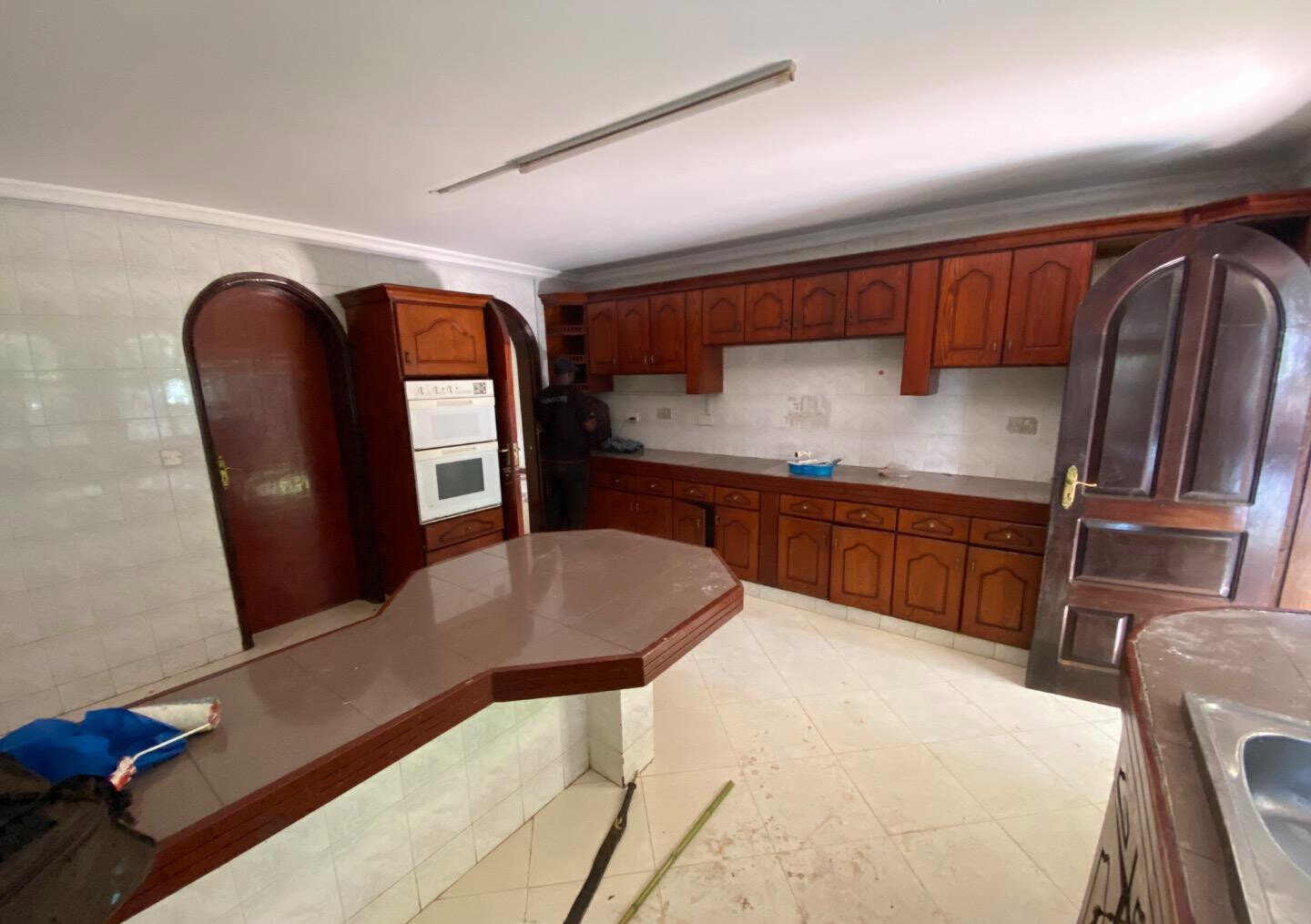5BR Townhouse with Private Garden & Balcony – Riverside Gated Community
