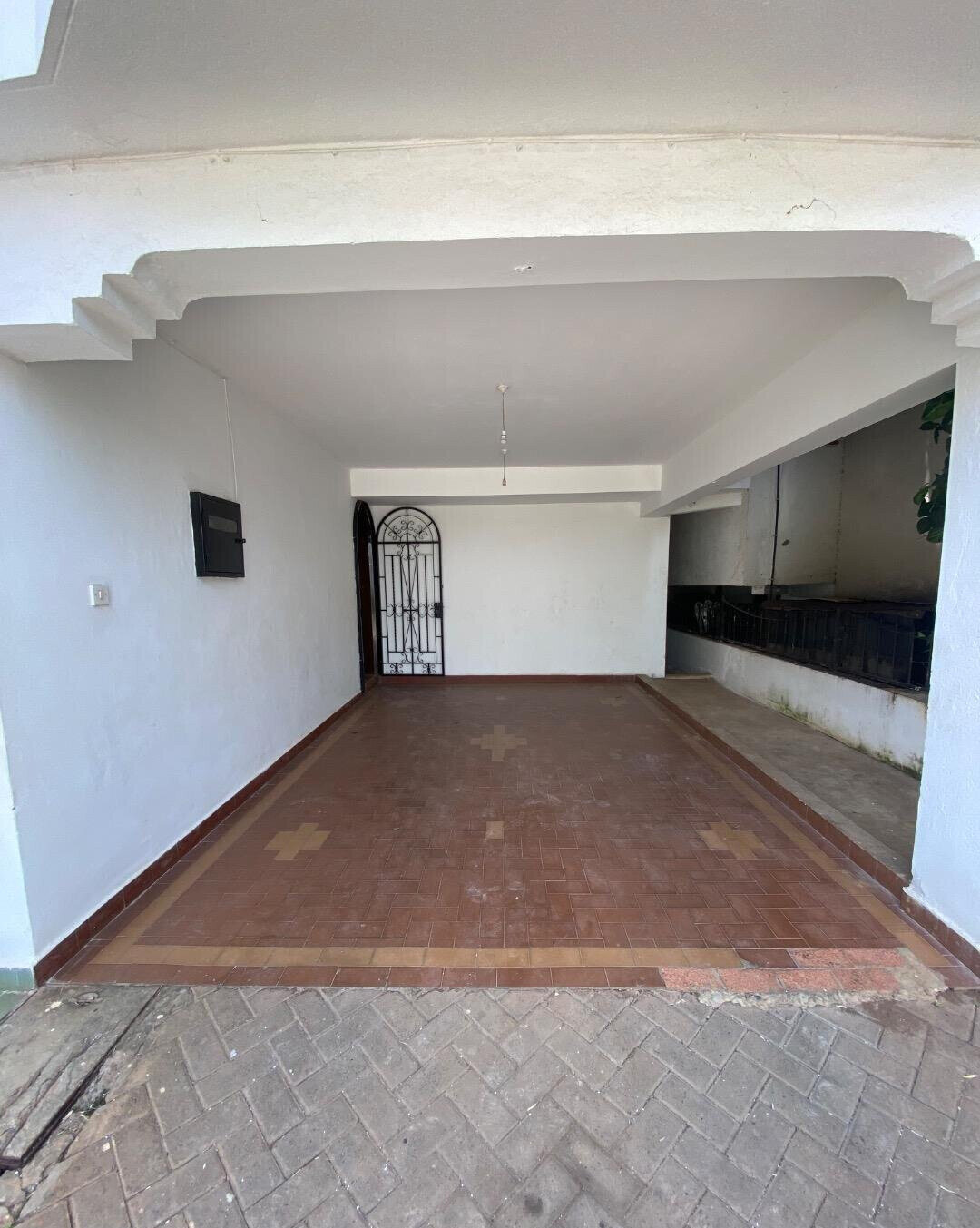 5BR Townhouse with Private Garden & Balcony – Riverside Gated Community