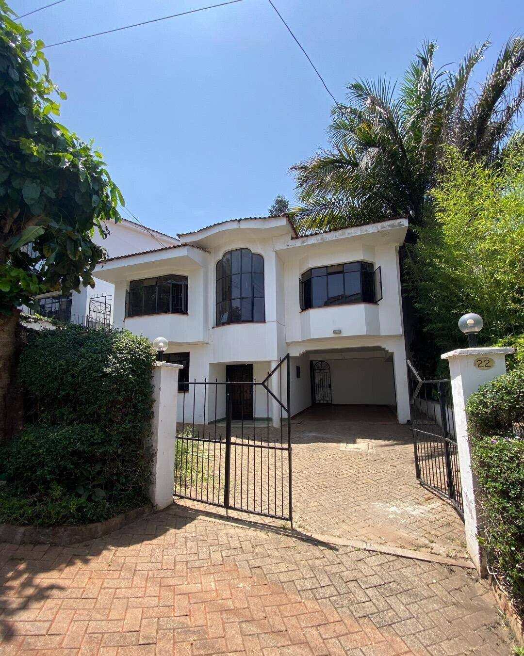5BR Townhouse with Private Garden & Balcony – Riverside Gated Community