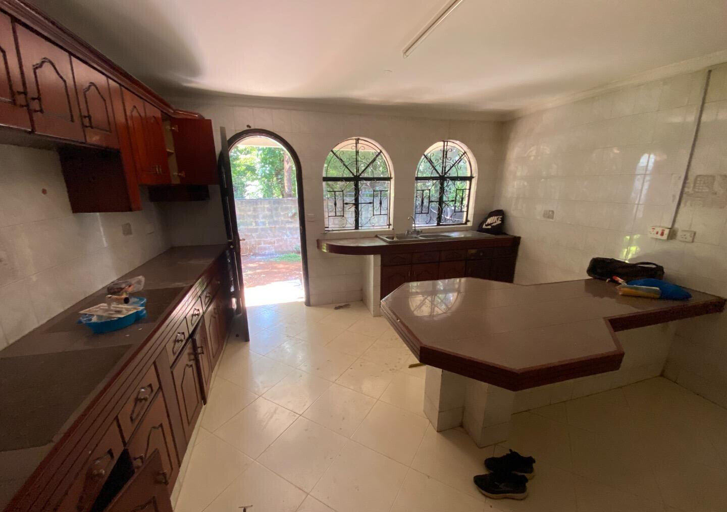 5BR Townhouse with Private Garden & Balcony – Riverside Gated Community