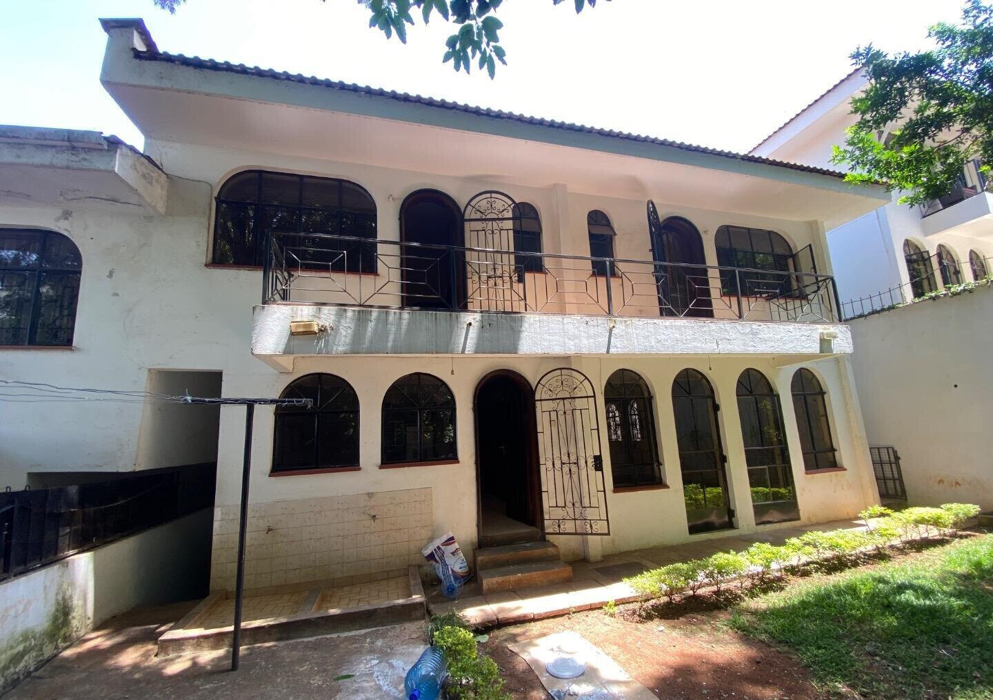 5BR Townhouse with Private Garden & Balcony – Riverside Gated Community