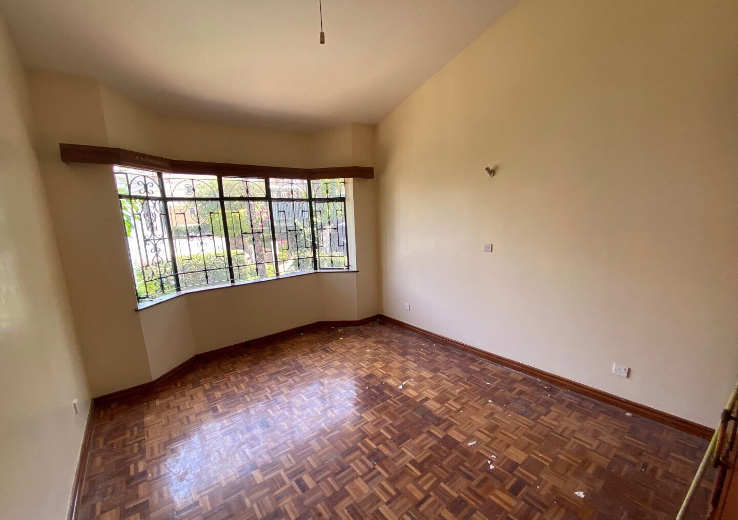5BR Townhouse with Private Garden & Balcony – Riverside Gated Community