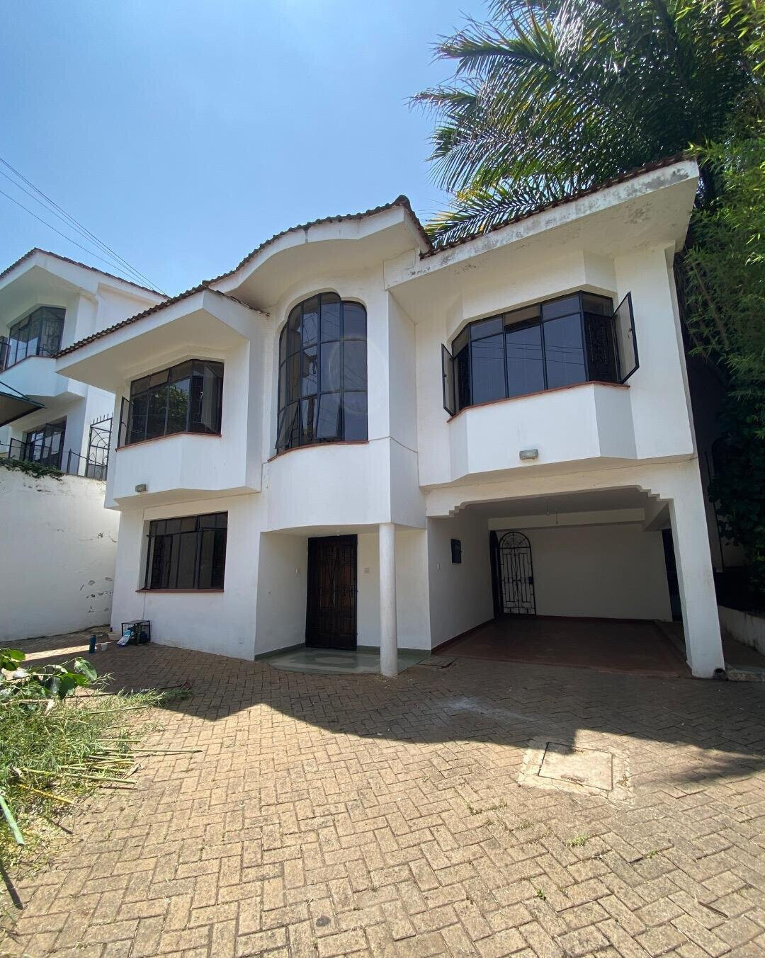 5BR Townhouse with Private Garden & Balcony – Riverside Gated Community