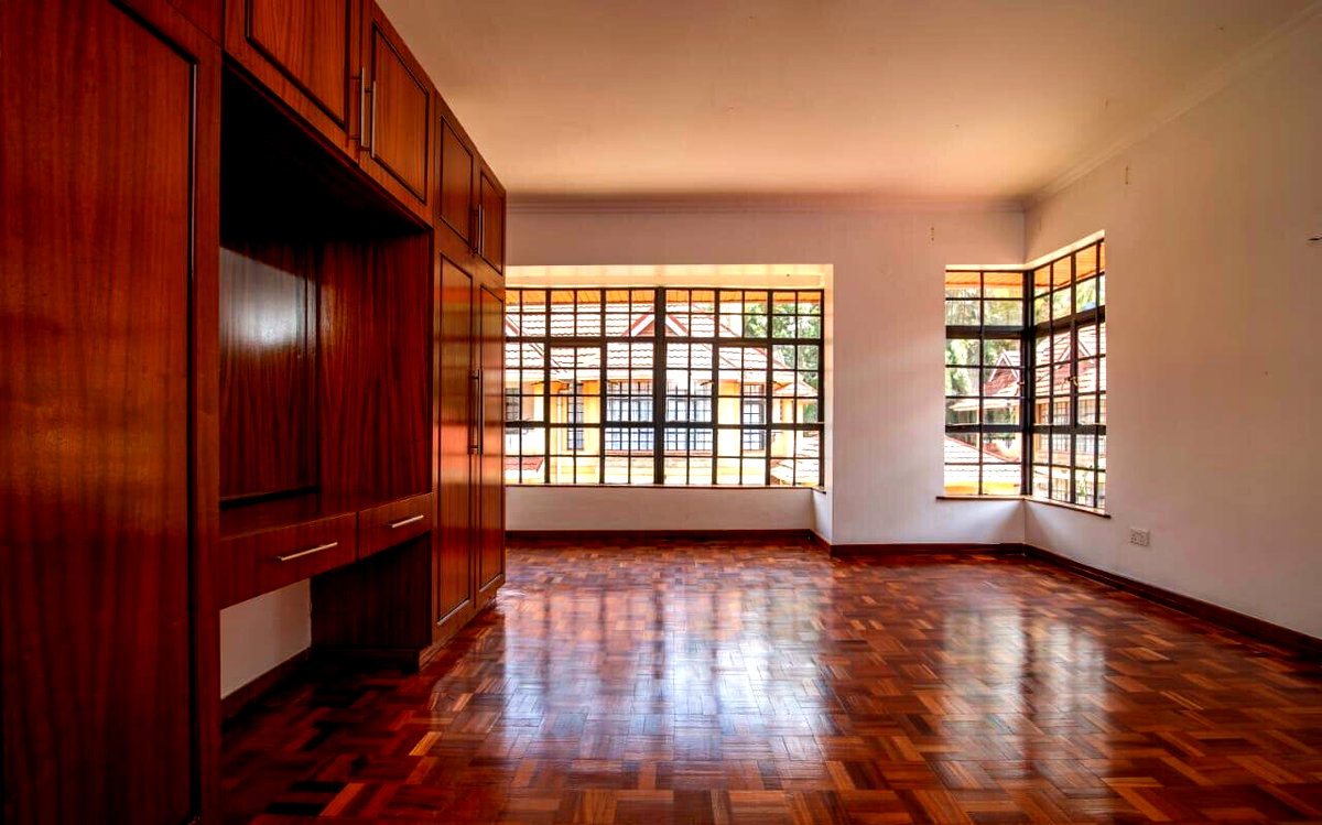 4-Ensuite Townhouse with DSQ & Easy Access - Lavington