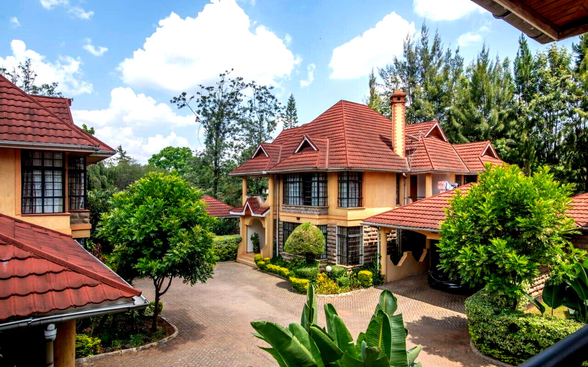 4-Ensuite Townhouse with DSQ & Easy Access - Lavington