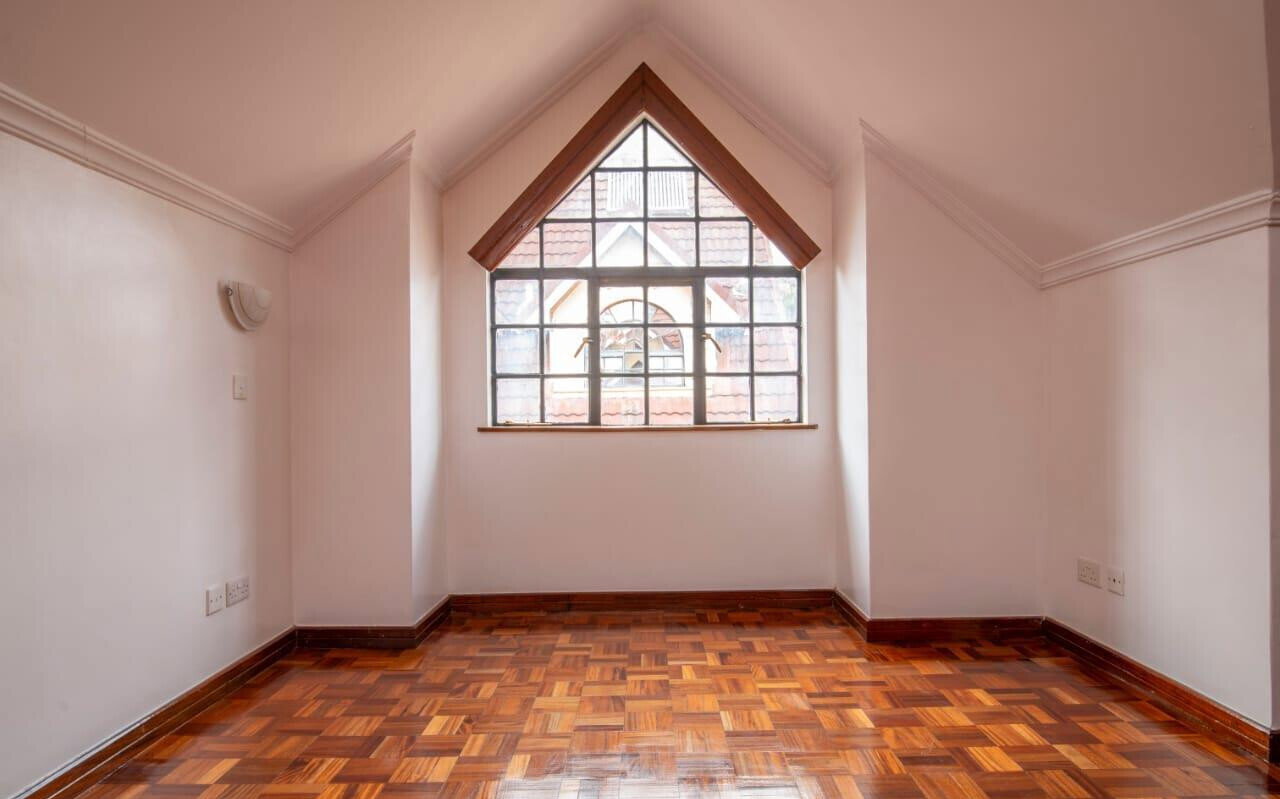 4-Ensuite Townhouse with DSQ & Easy Access - Lavington