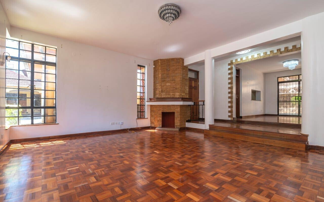 4-Ensuite Townhouse with DSQ & Easy Access - Lavington