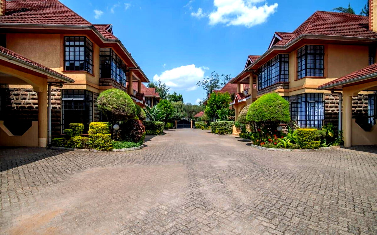 4-Ensuite Townhouse with DSQ & Easy Access - Lavington