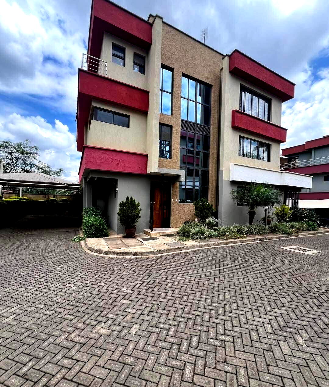 5-Ensuite Townhouse with DSQ & Private Garden - Lavington