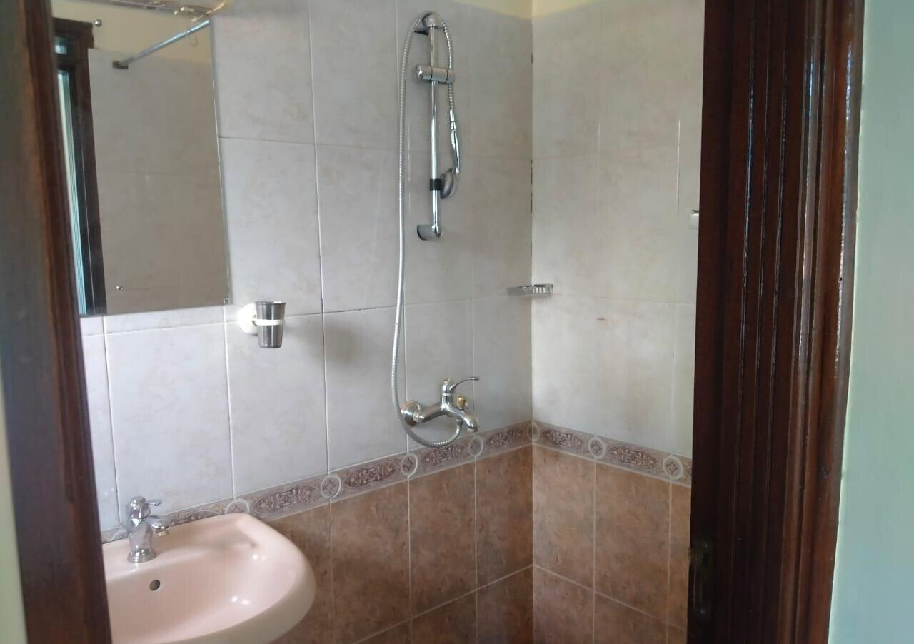 4-Ensuite Townhouse with Garden & DSQ - Lavington Gated