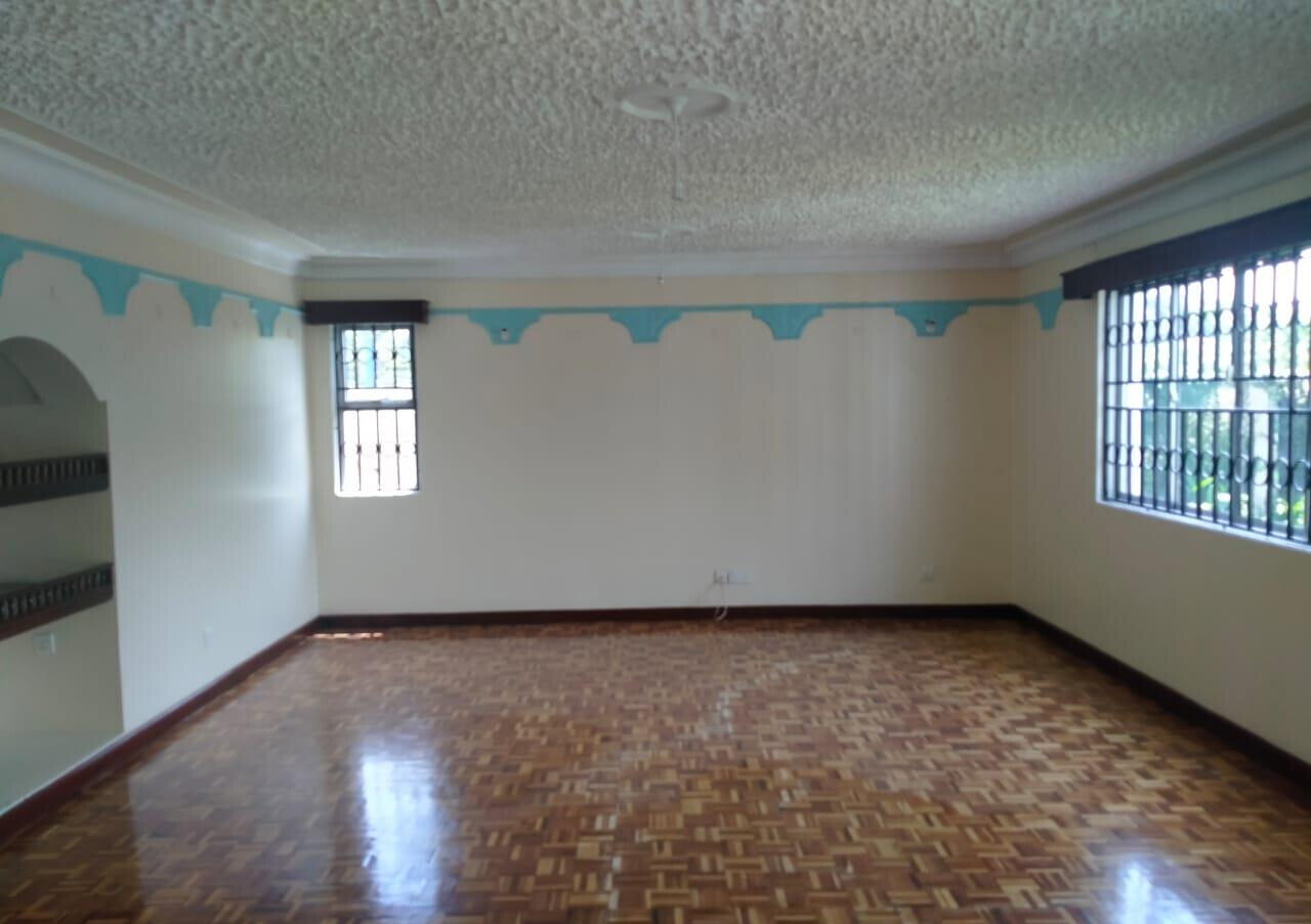 4-Ensuite Townhouse with Garden & DSQ - Lavington Gated