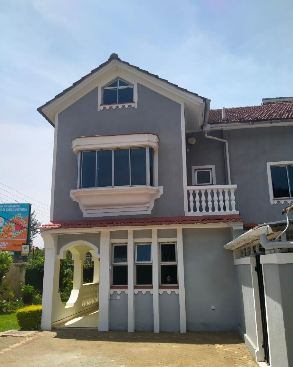 4-Ensuite Townhouse with Garden & DSQ - Lavington Gated