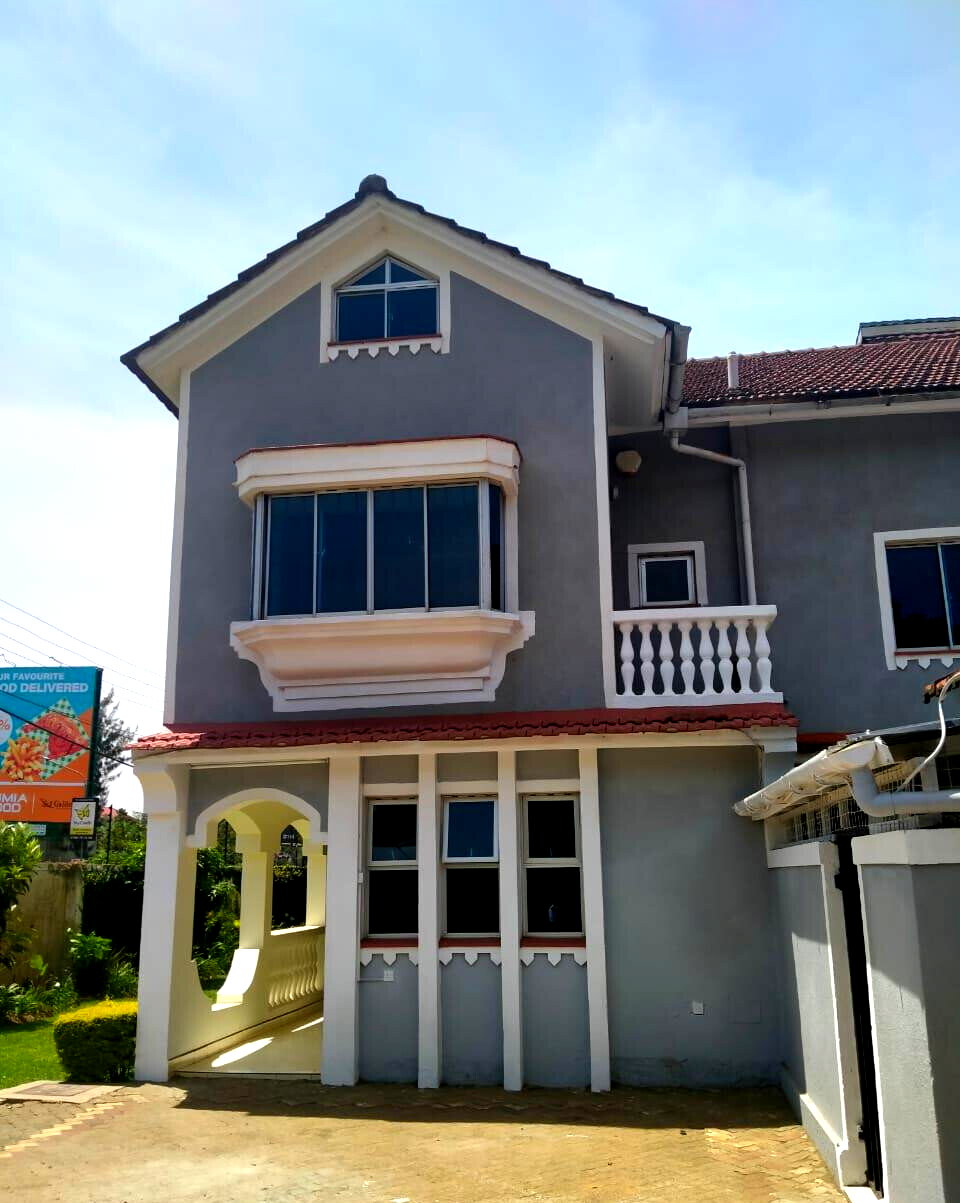 4-Ensuite Townhouse with Garden & DSQ - Lavington Gated