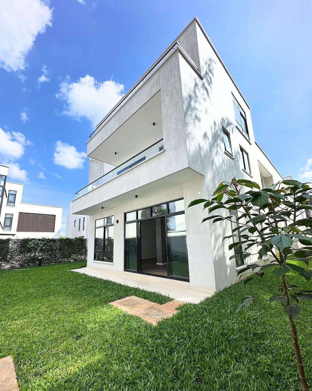 5-Ensuite Villa with Private Garden & DSQ - Lavington