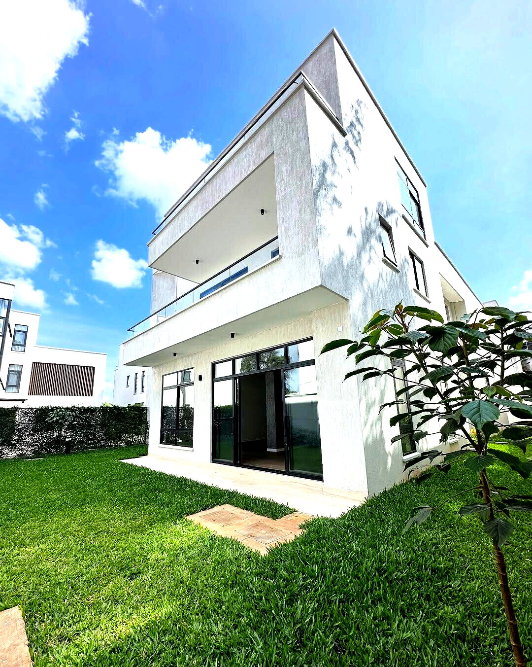 5-Ensuite Villa with Private Garden & DSQ - Lavington