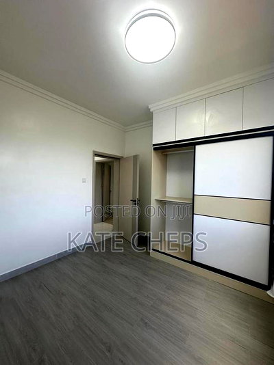 2bdrm Apartment in Gateway Mall Area for sale - Image 2