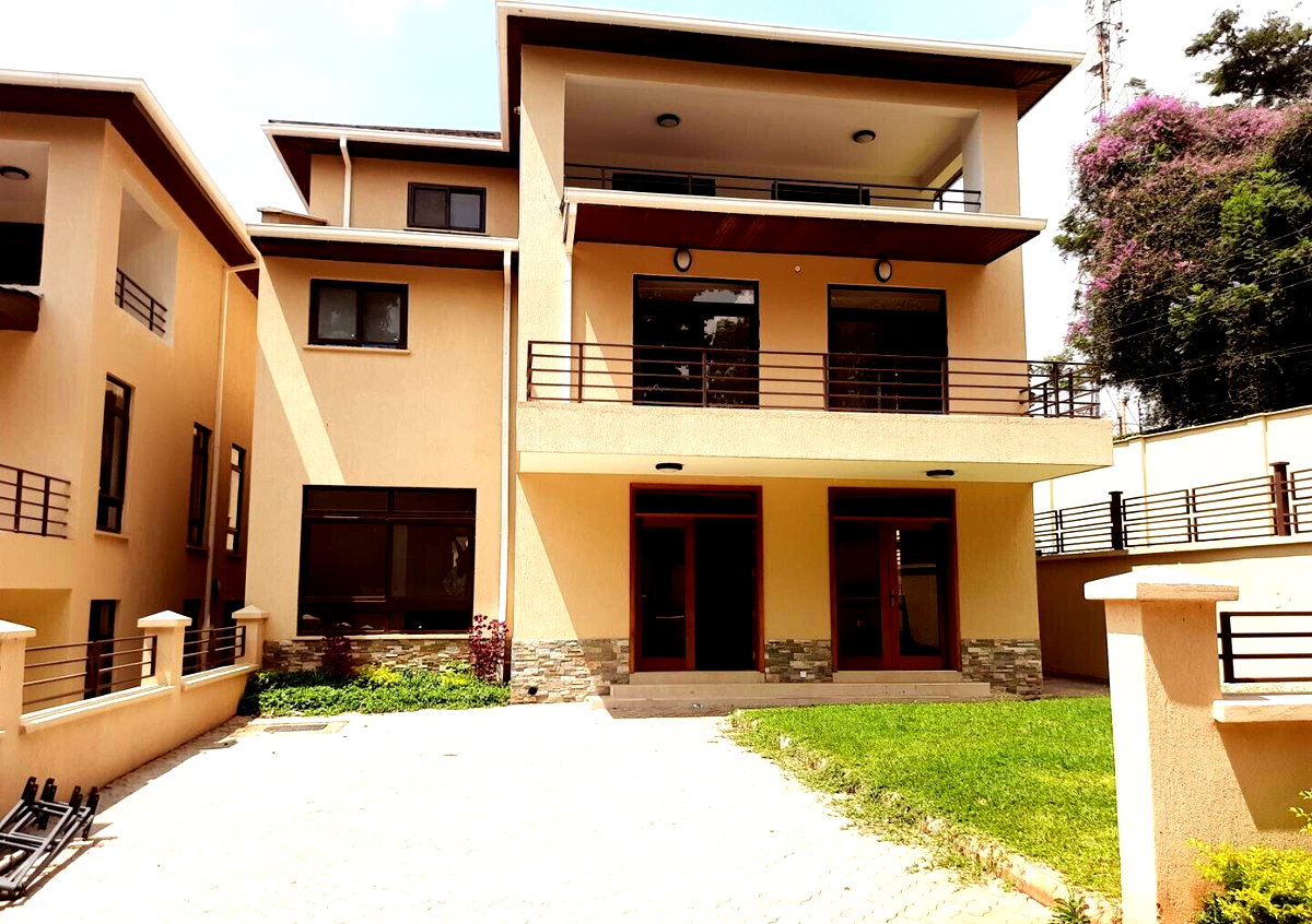 5-Ensuite Villa with Study & Attic Office - Lavington