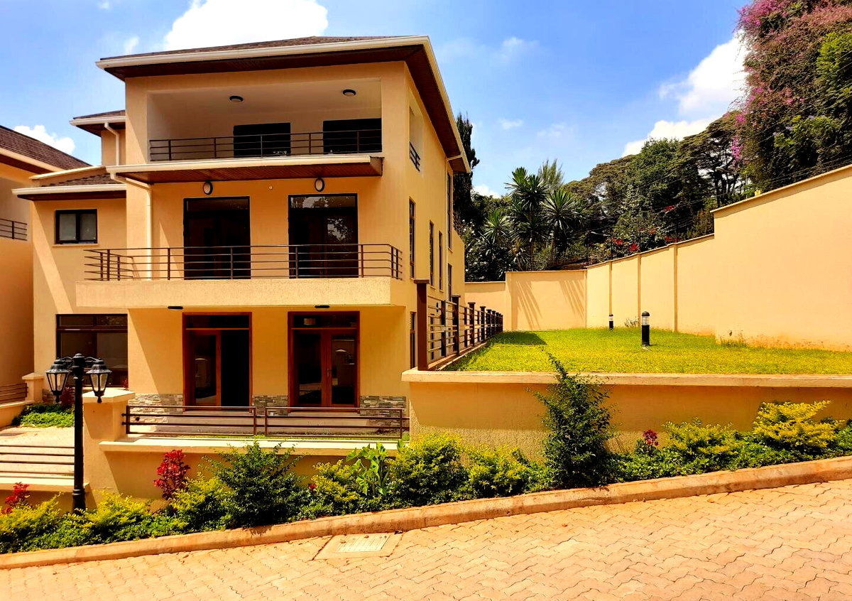 5-Ensuite Villa with Study & Attic Office - Lavington