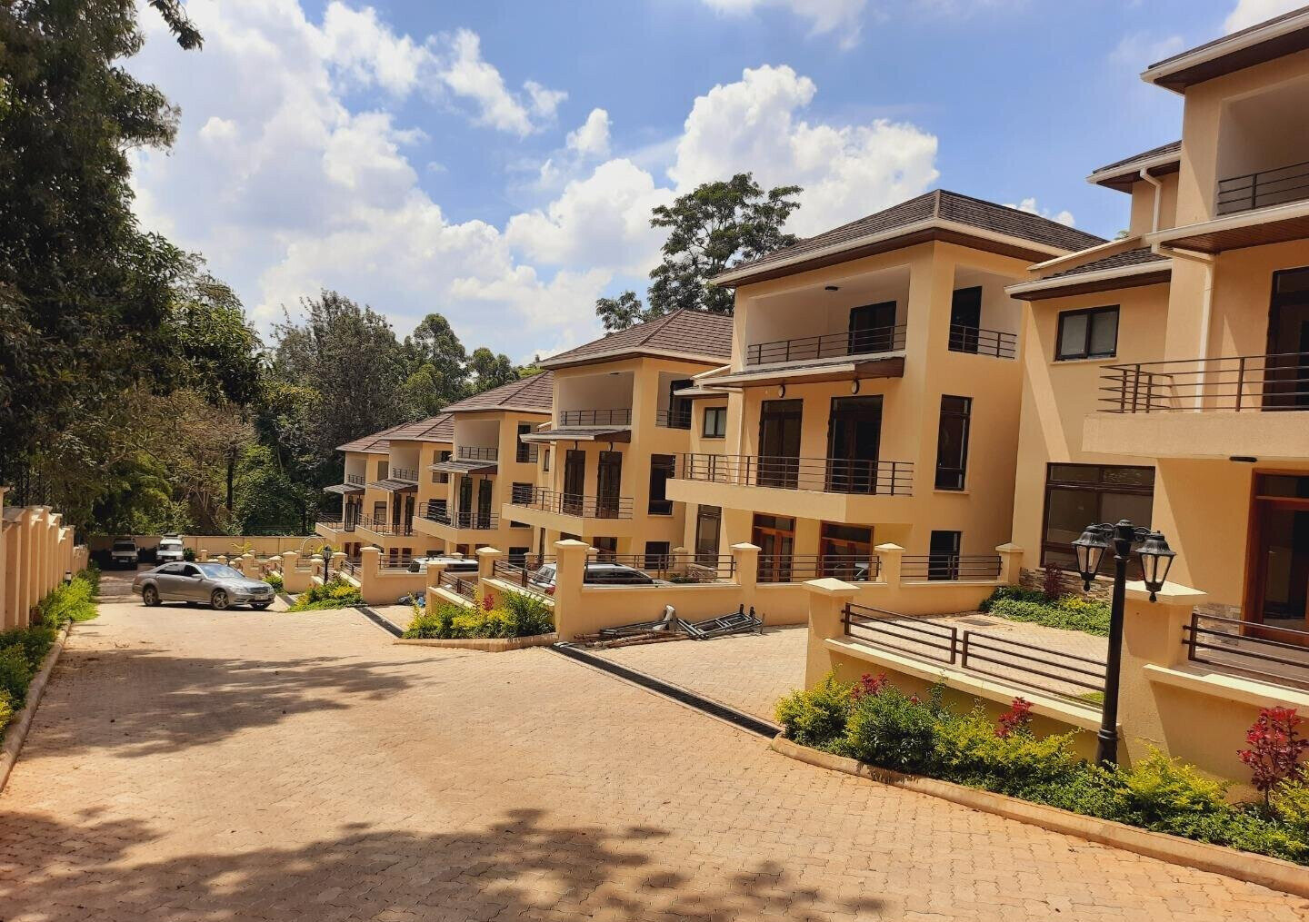 5-Ensuite Villa with Study & Attic Office - Lavington