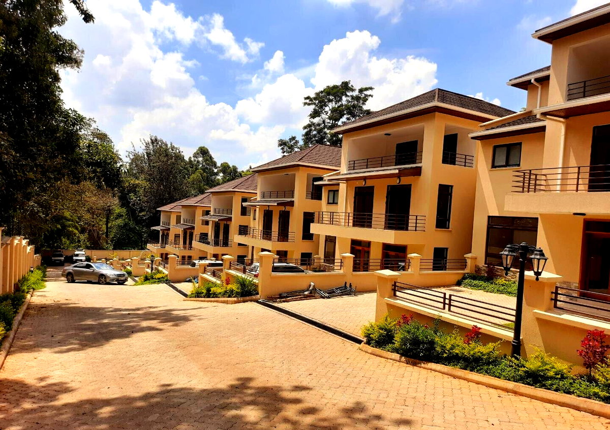5-Ensuite Villa with Study & Attic Office - Lavington