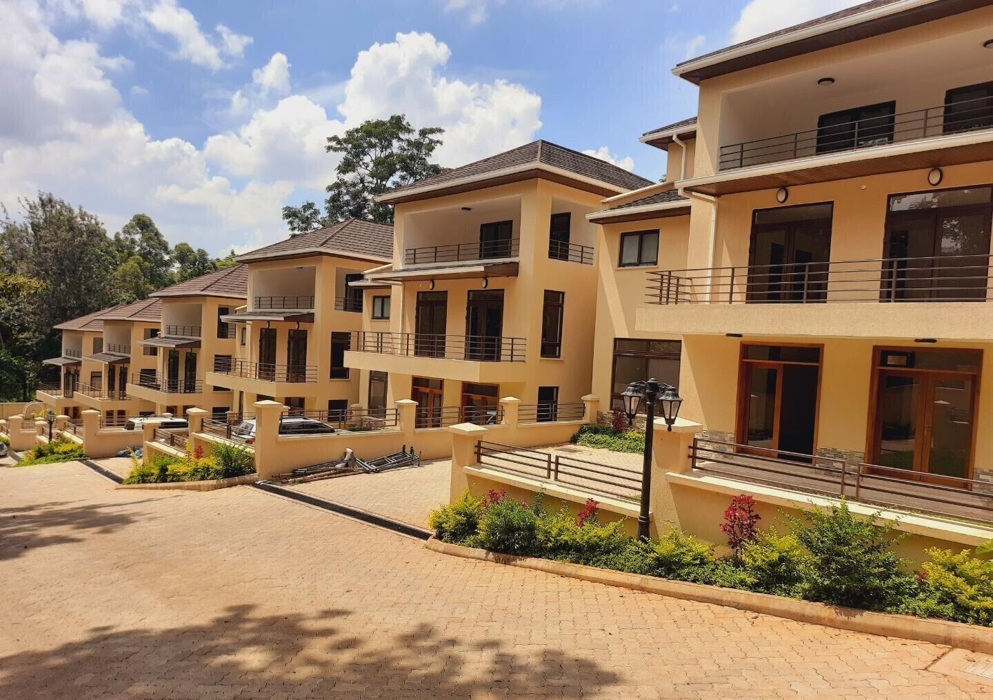 5-Ensuite Villa with Study & Attic Office - Lavington