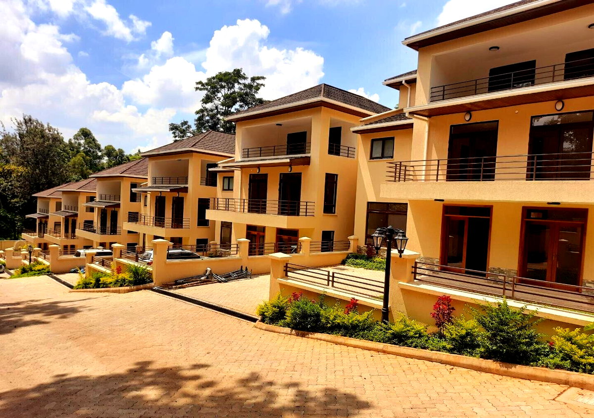5-Ensuite Villa with Study & Attic Office - Lavington
