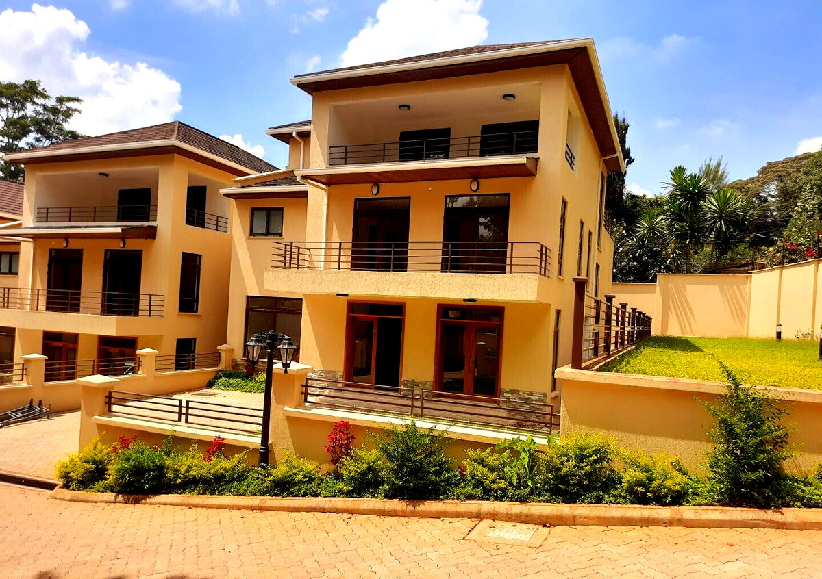 5-Ensuite Villa with Study & Attic Office - Lavington