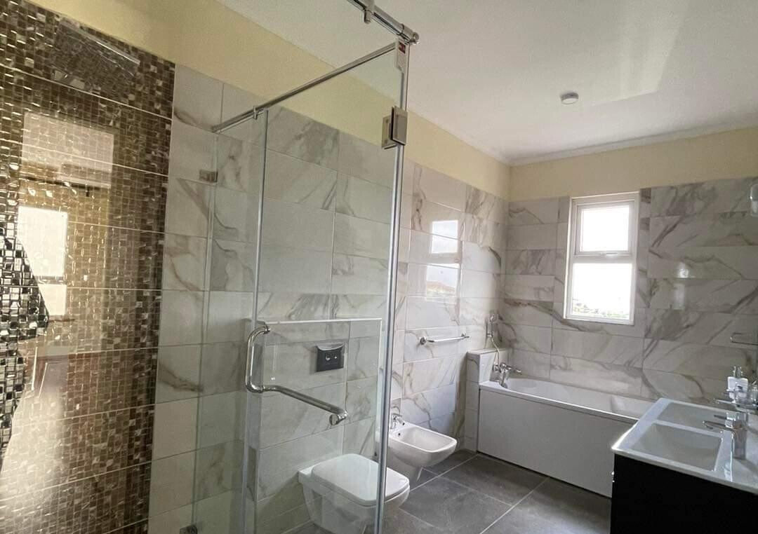 4BR Townhouse with Rooftop Terrace & Home Office - Runda