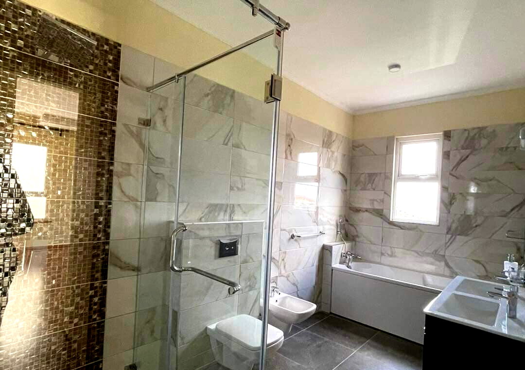 4BR Townhouse with Rooftop Terrace & Home Office - Runda