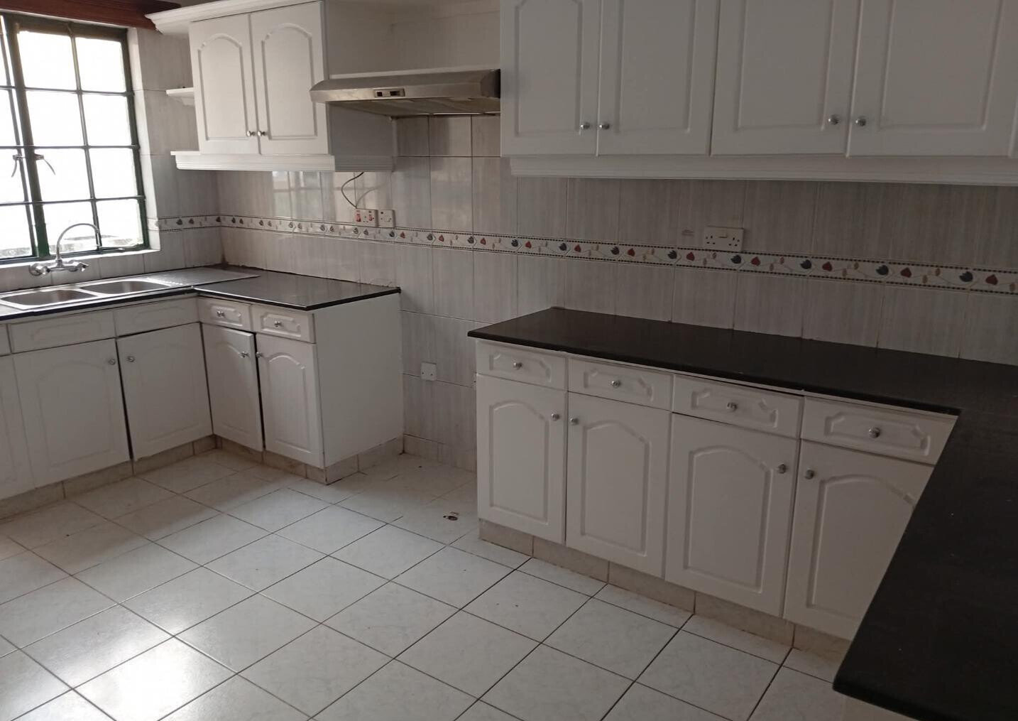 5-Bed All-Ensuite Townhouse with Serene Garden - Lower Kabete