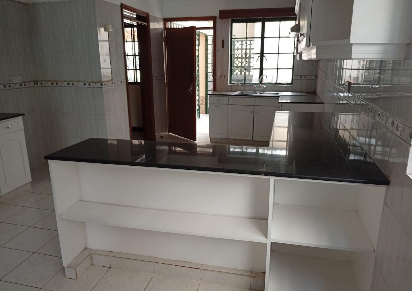 5-Bed All-Ensuite Townhouse with Serene Garden - Lower Kabete